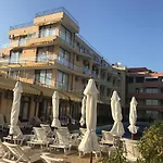 Aqua Dolphin Beach