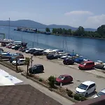 Vesela Guest House