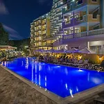 Luxury Marina Sands Beach Hotel
