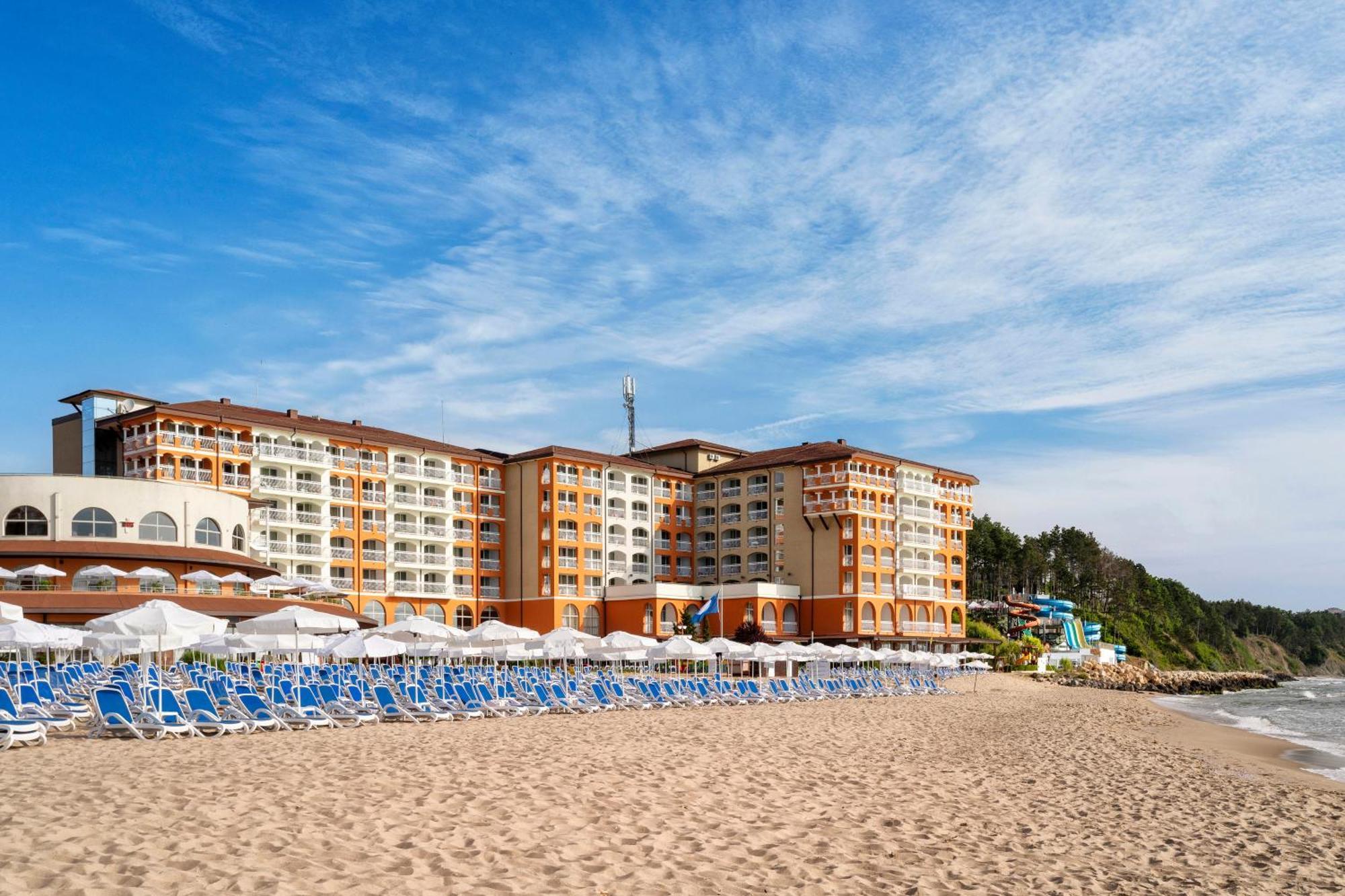 Resort Sol Luna Bay