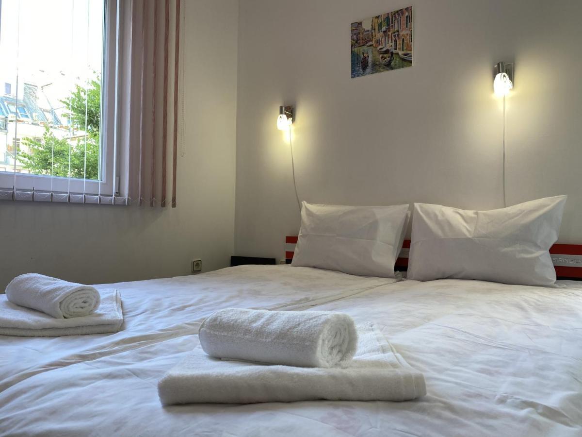 Sea Garden One Bed *