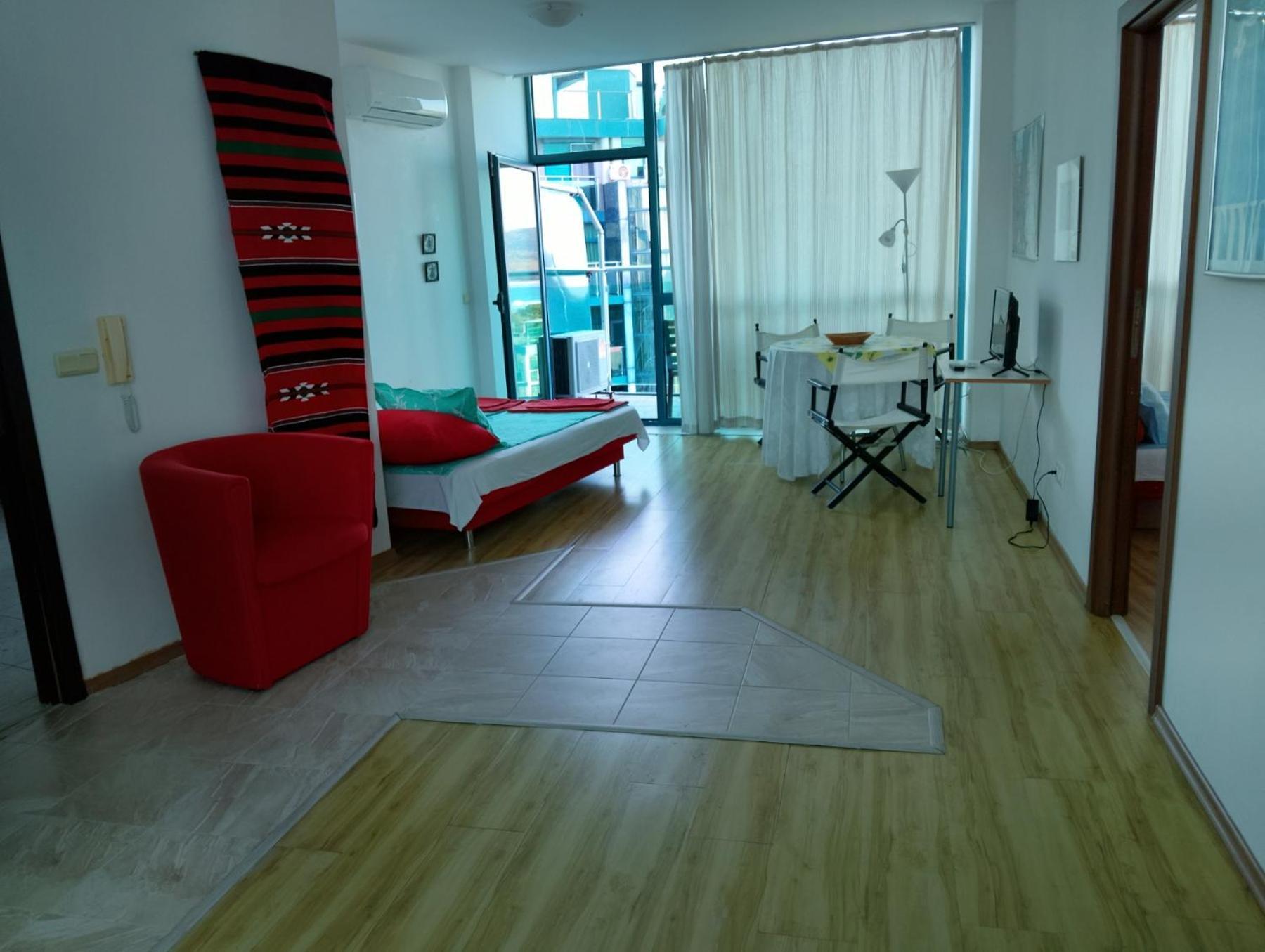 Apartment 802, Spacy Apm With Sea View.