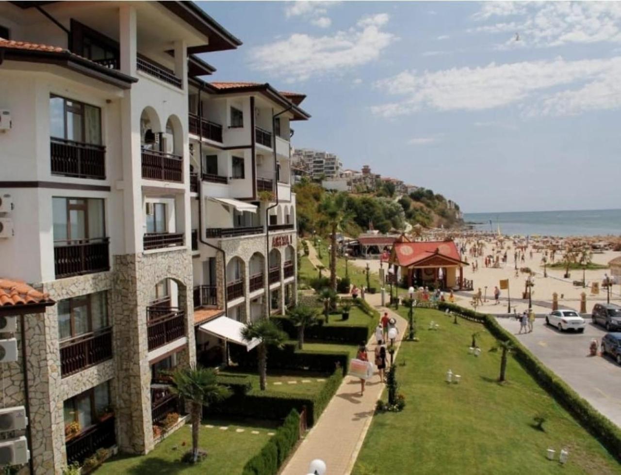 Marina Dinevi View *