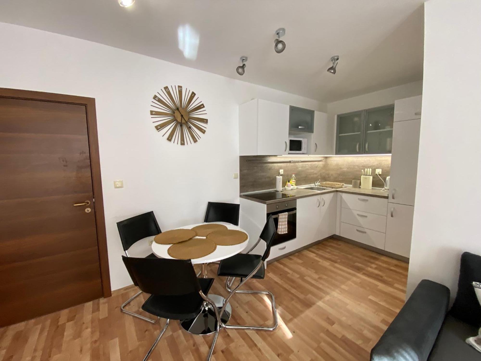 Amel -new Luxury Close To The