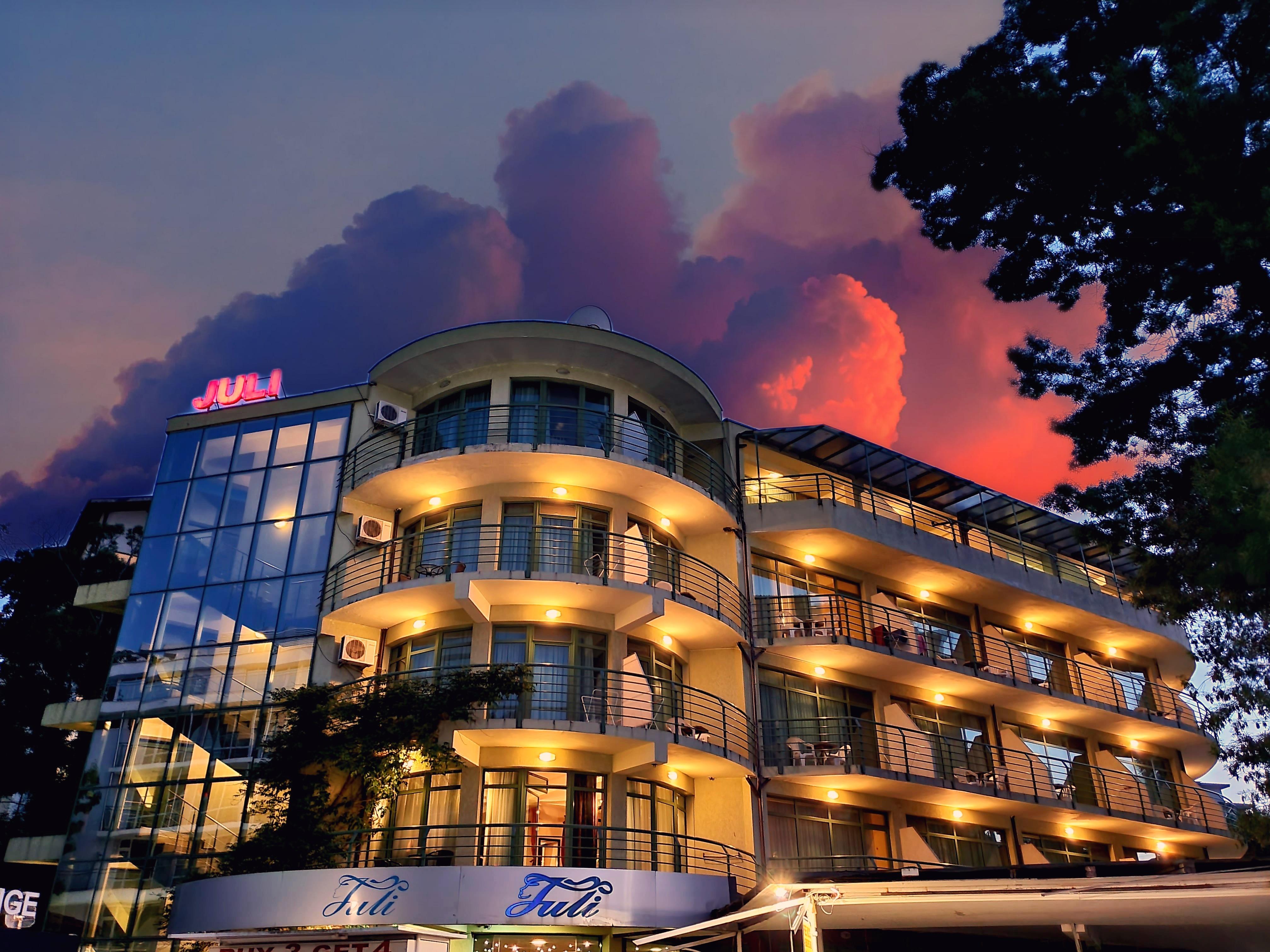 Juli Hotel