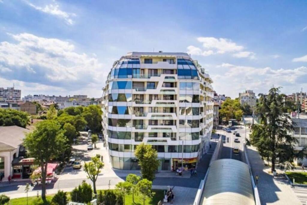 *hot* Main Square Brand New Luxury
