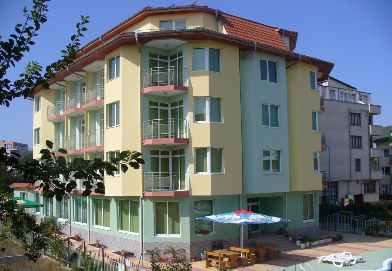 Отель Family Hotel Cristal 3*